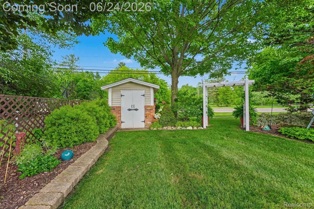 5997 Marble Drive Troy City MI 48085