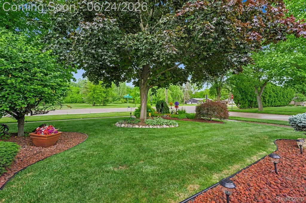 5997 Marble Drive Troy City MI 48085