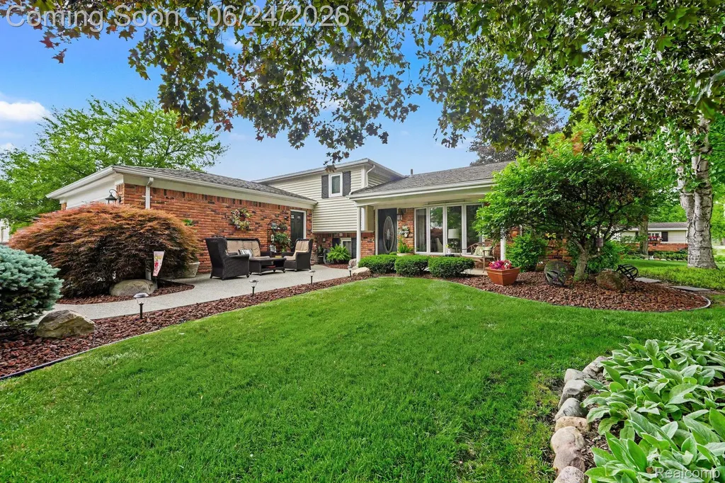 5997 Marble Drive Troy City MI 48085