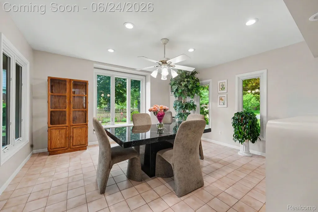5997 Marble Drive Troy City MI 48085