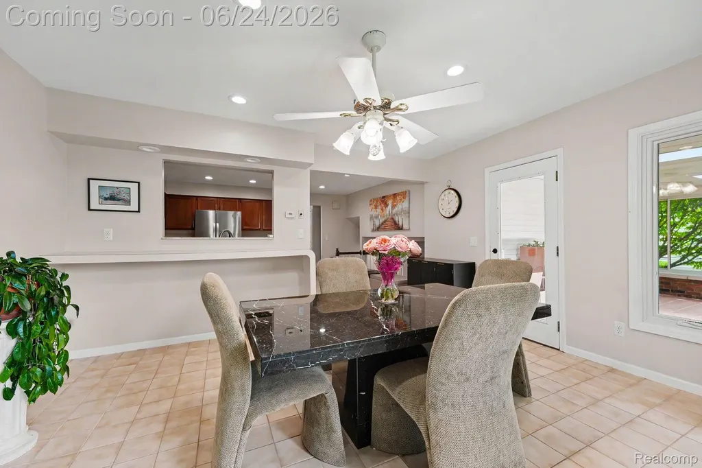 5997 Marble Drive Troy City MI 48085
