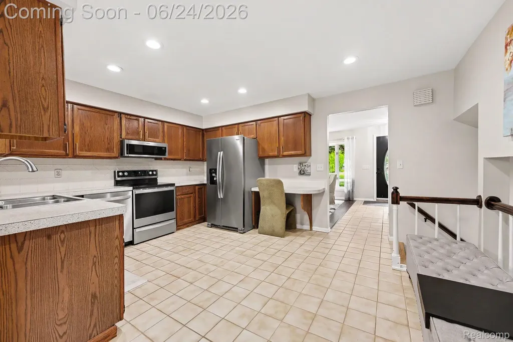 5997 Marble Drive Troy City MI 48085