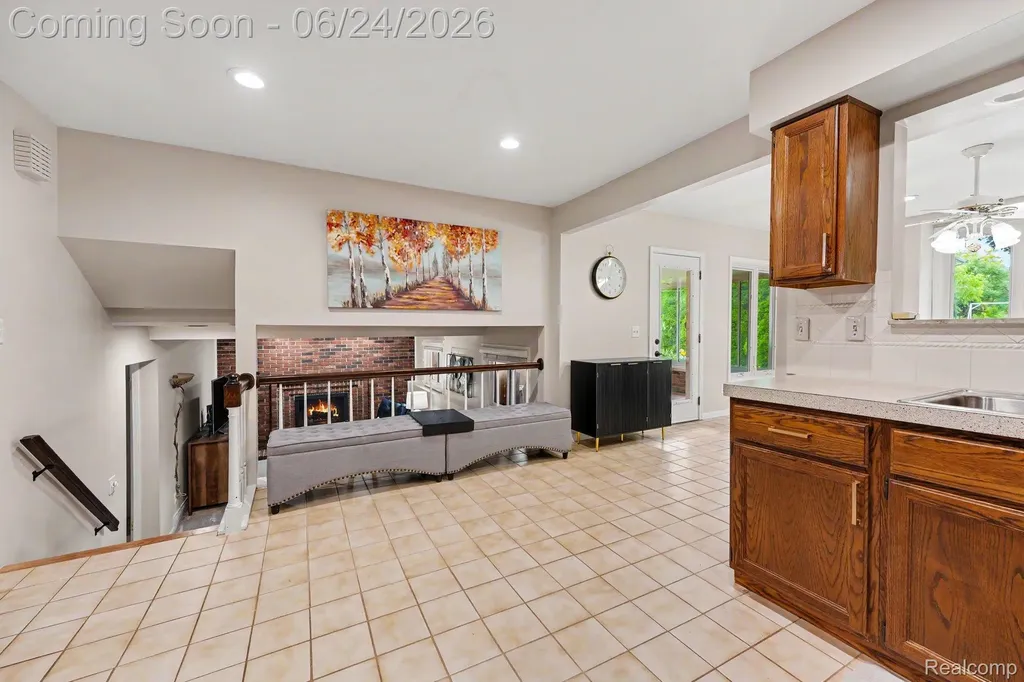 5997 Marble Drive Troy City MI 48085