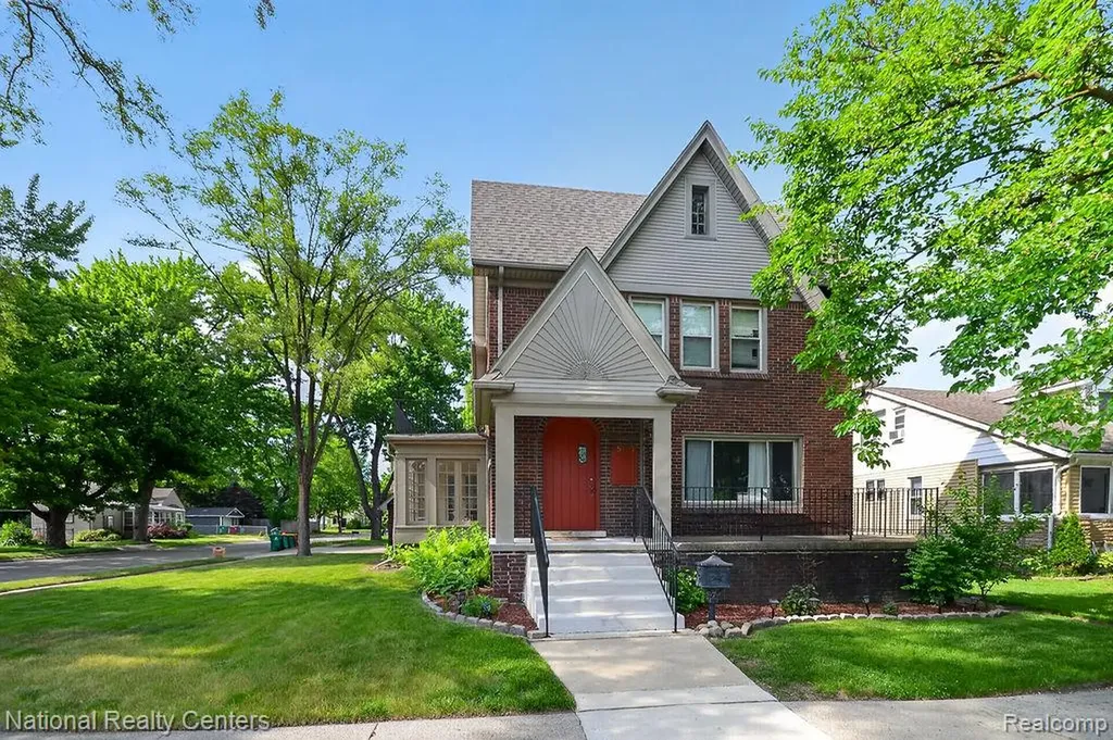 15105 Maplewood Avenue Eastpointe City MI 48021