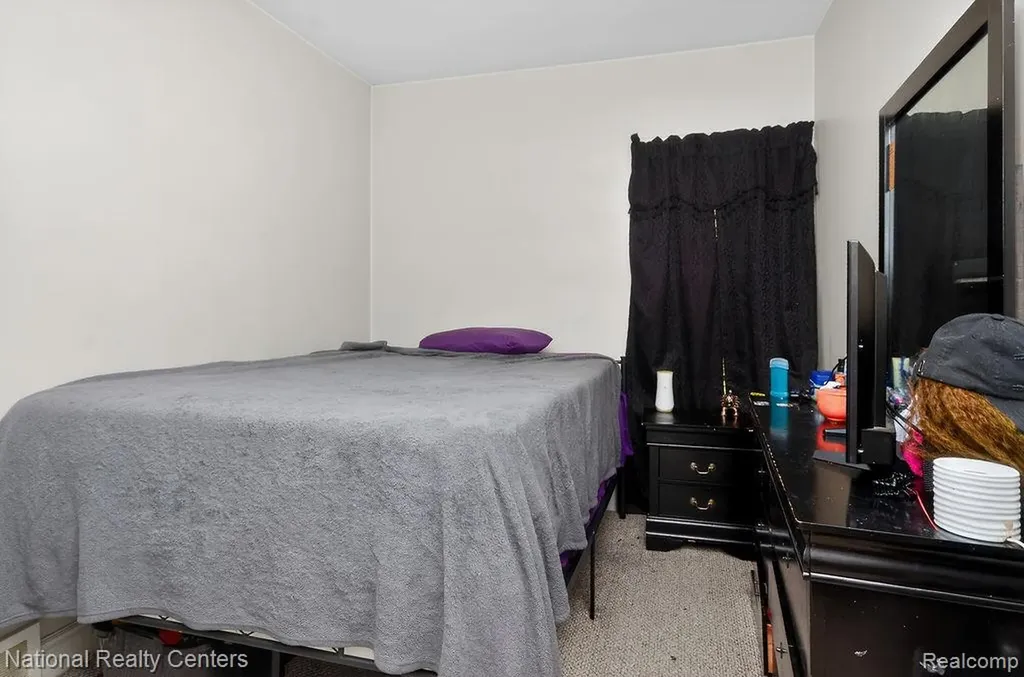 15105 Maplewood Avenue Eastpointe City MI 48021