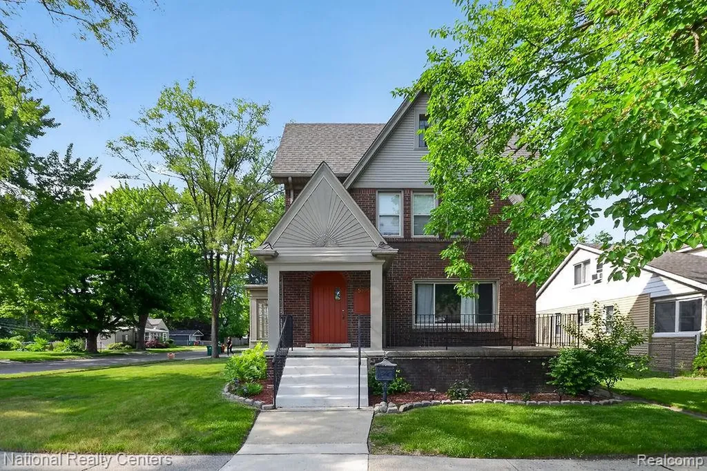 15105 Maplewood Avenue Eastpointe City MI 48021