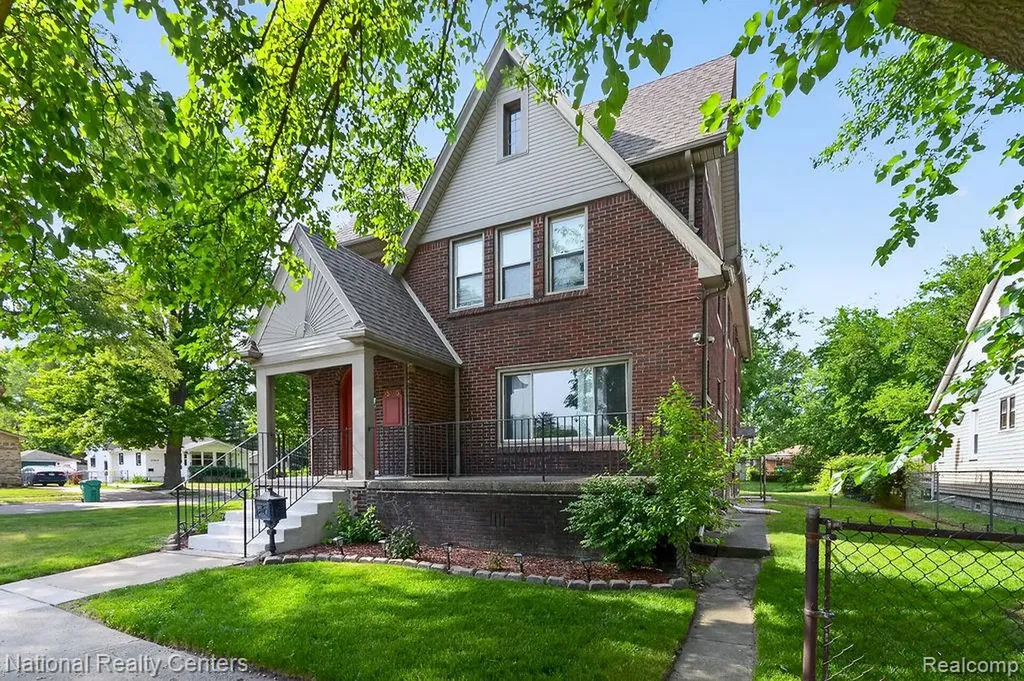 15105 Maplewood Avenue Eastpointe City MI 48021
