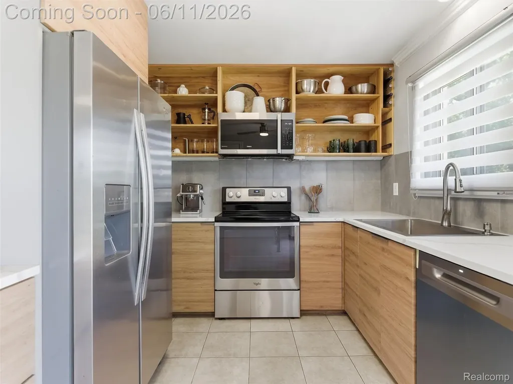 1087 Eagle Nest Drive Oakland Charter Township MI 48306
