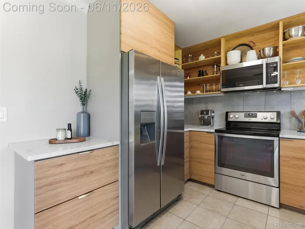 1087 Eagle Nest Drive Oakland Charter Township MI 48306