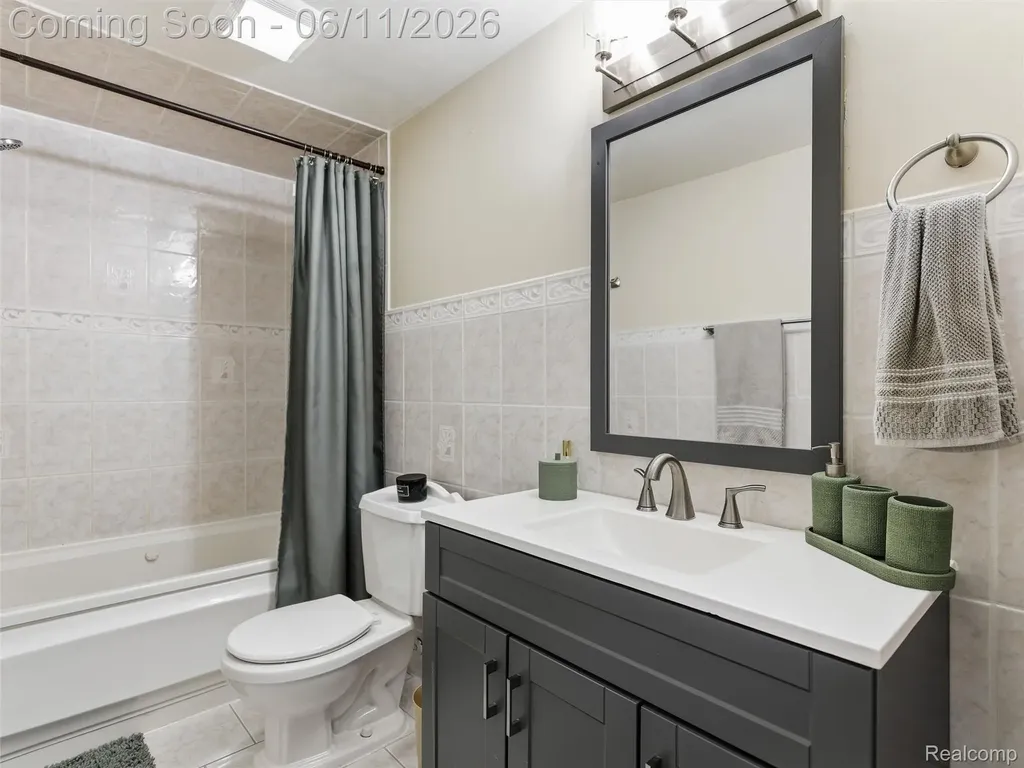 1087 Eagle Nest Drive Oakland Charter Township MI 48306