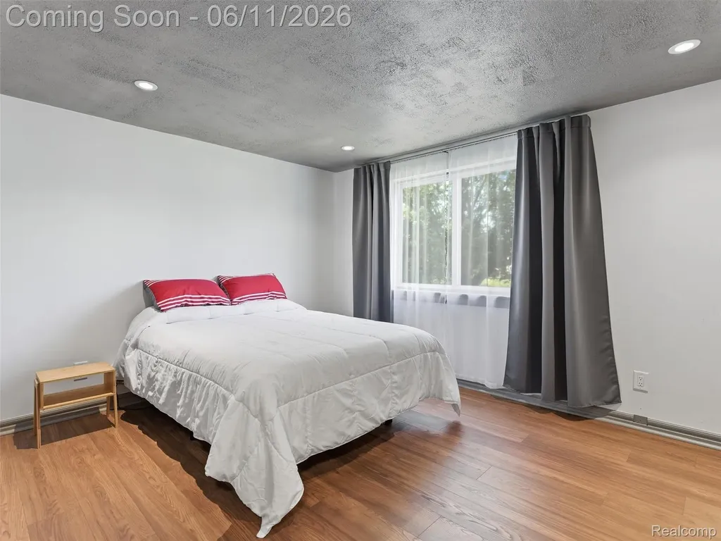 1087 Eagle Nest Drive Oakland Charter Township MI 48306