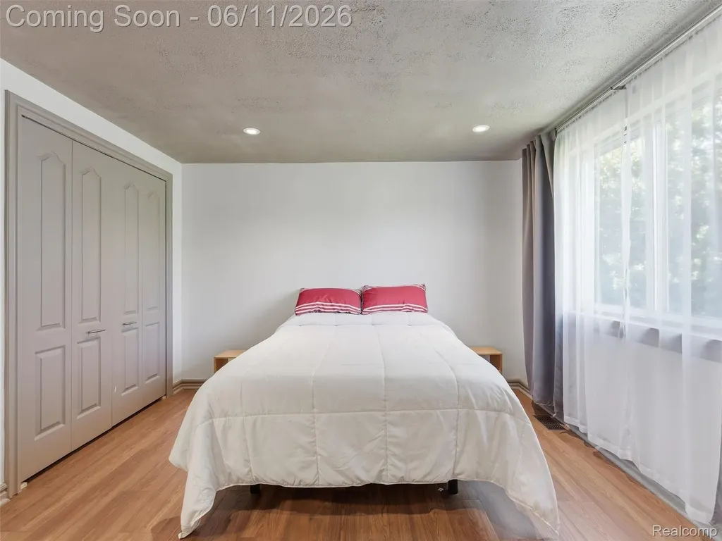 1087 Eagle Nest Drive Oakland Charter Township MI 48306