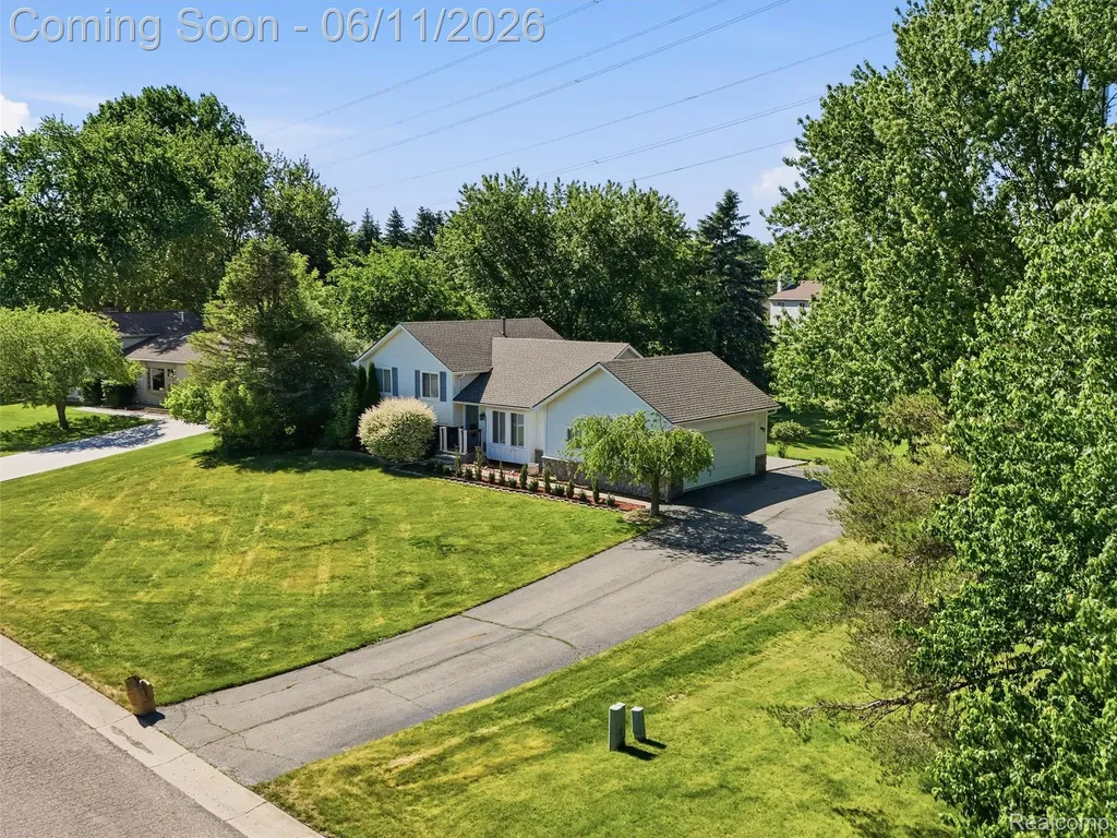 1087 Eagle Nest Drive Oakland Charter Township MI 48306