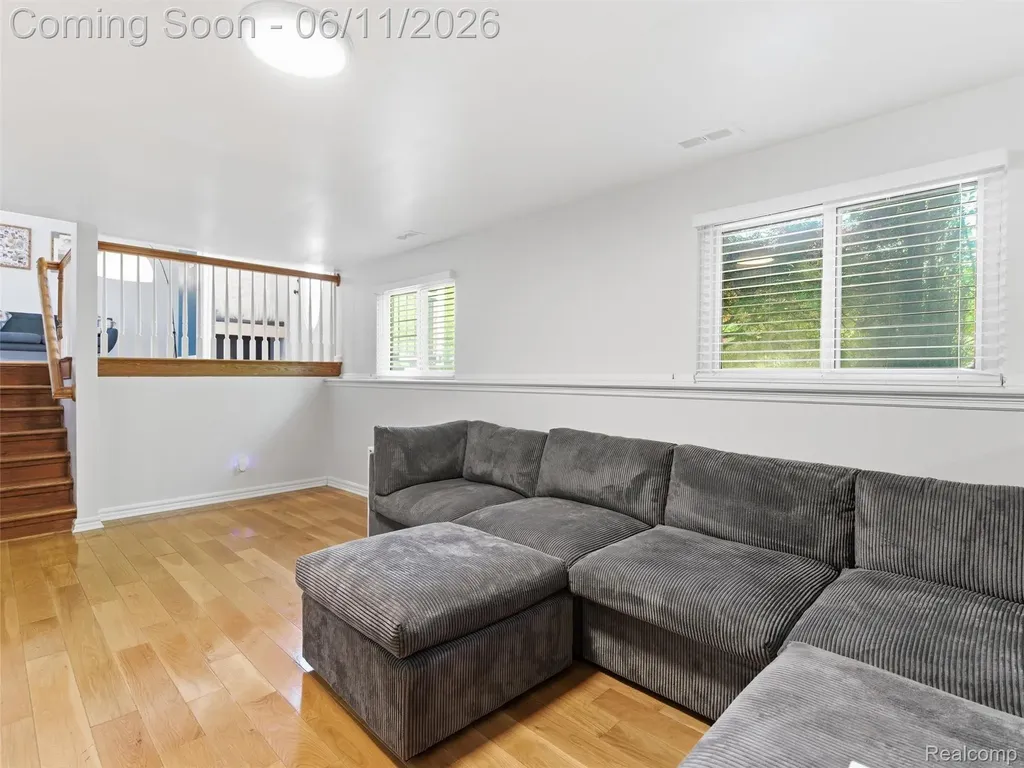 1087 Eagle Nest Drive Oakland Charter Township MI 48306