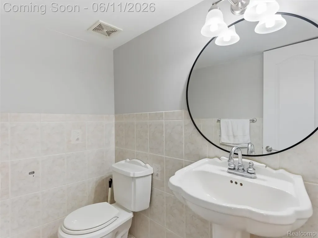 1087 Eagle Nest Drive Oakland Charter Township MI 48306
