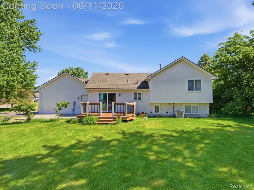 1087 Eagle Nest Drive Oakland Charter Township MI 48306