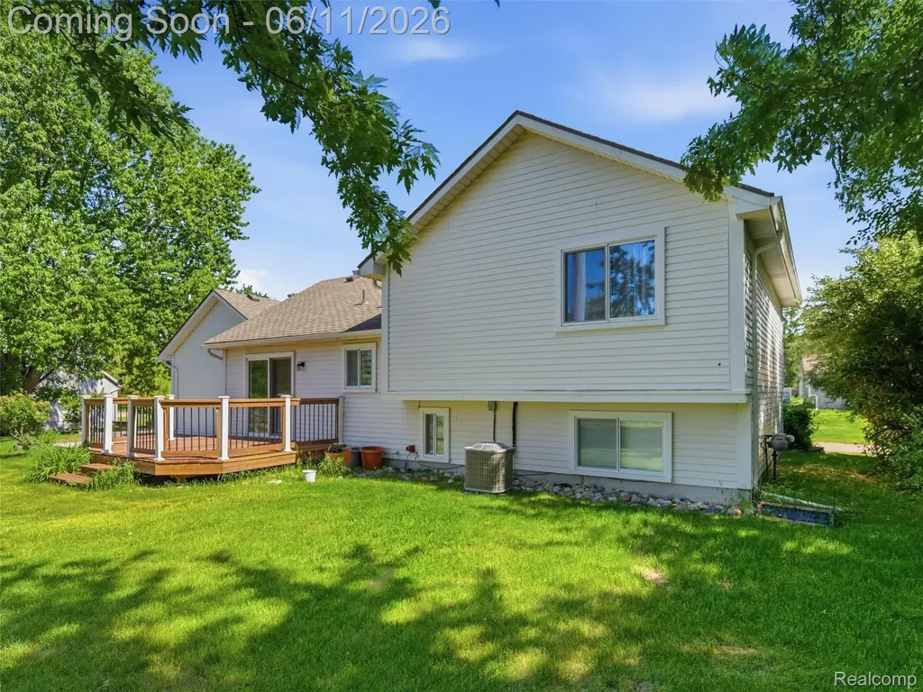 1087 Eagle Nest Drive Oakland Charter Township MI 48306