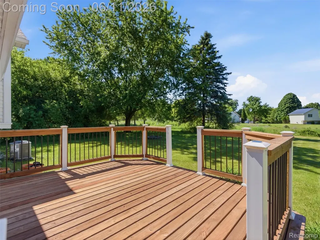1087 Eagle Nest Drive Oakland Charter Township MI 48306