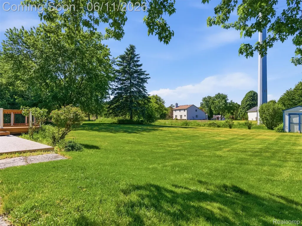 1087 Eagle Nest Drive Oakland Charter Township MI 48306