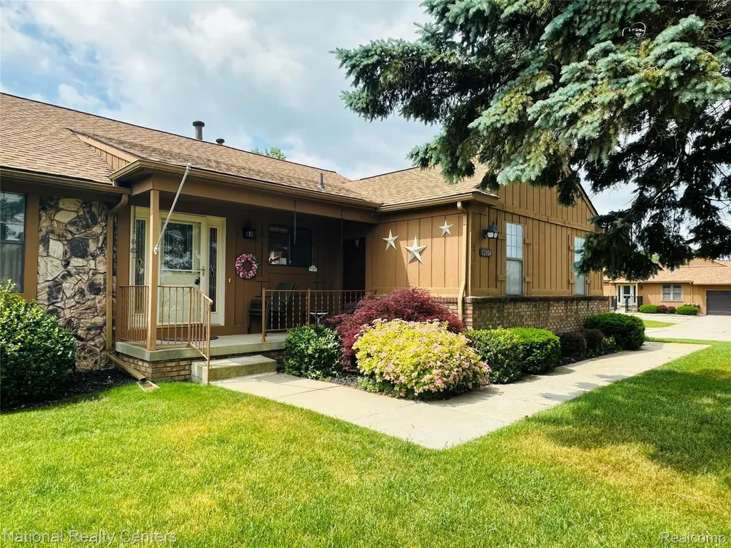 12104 Lexington Drive Green Oak Township MI 48178
