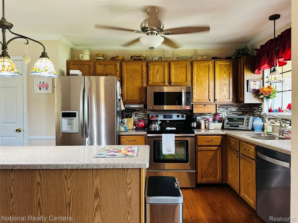 12104 Lexington Drive Green Oak Township MI 48178