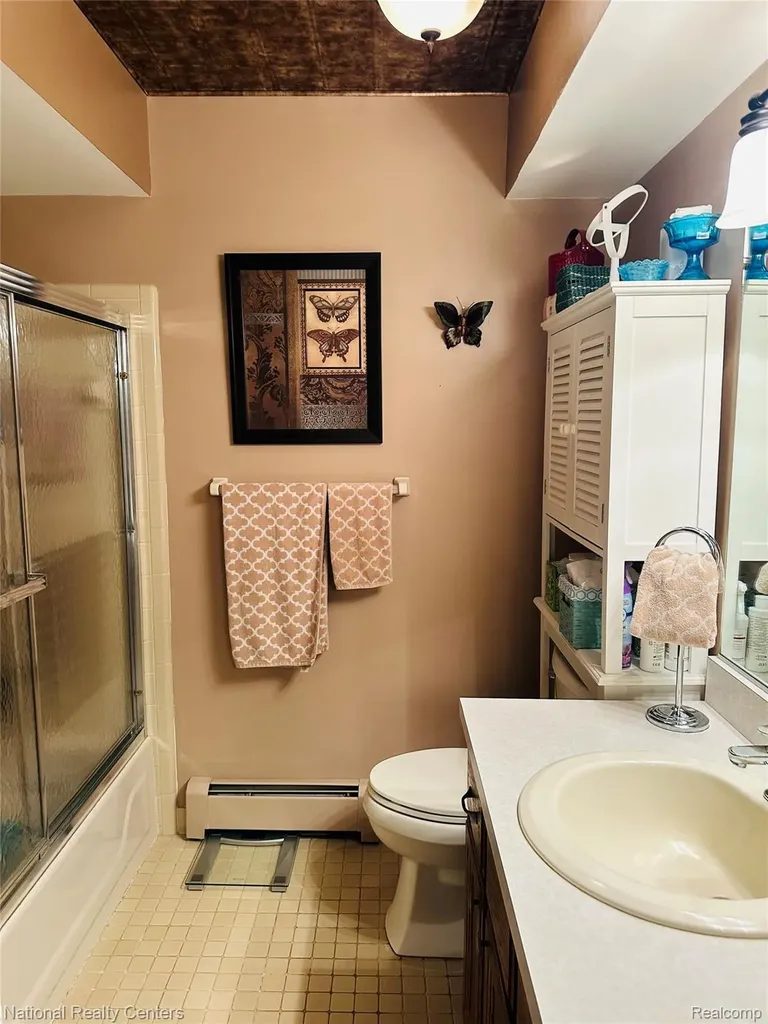 12104 Lexington Drive Green Oak Township MI 48178