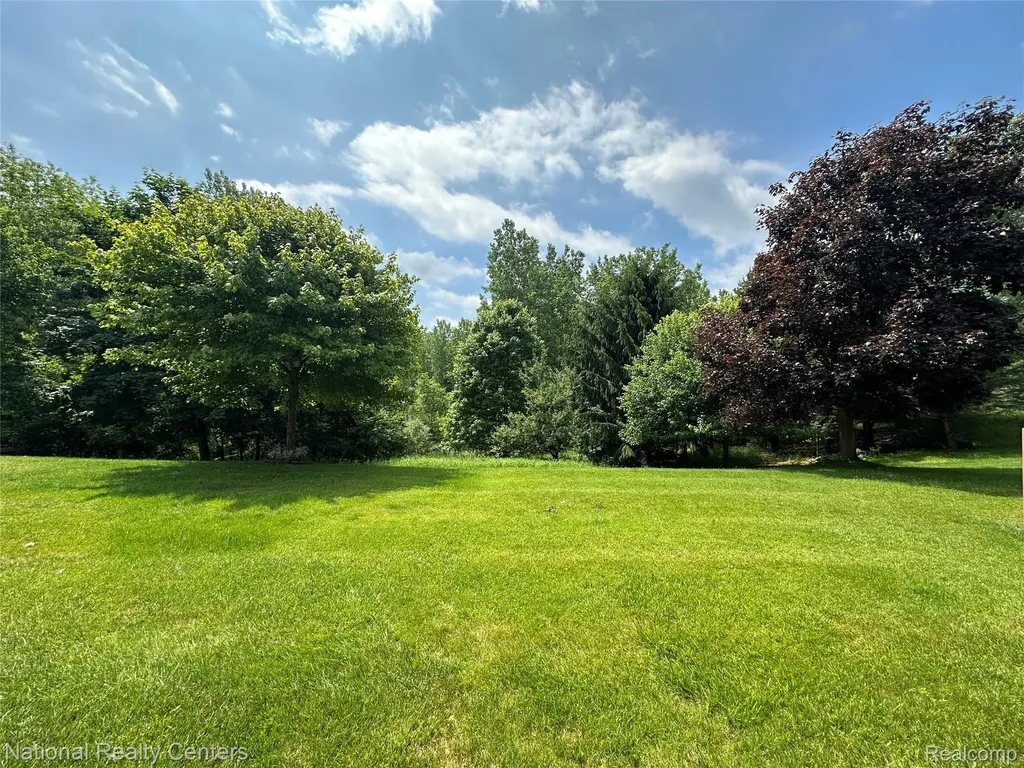 12104 Lexington Drive Green Oak Township MI 48178