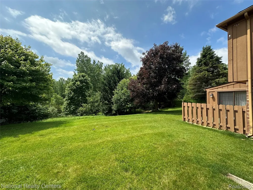 12104 Lexington Drive Green Oak Township MI 48178
