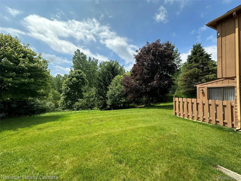 12104 Lexington Drive Green Oak Township MI 48178