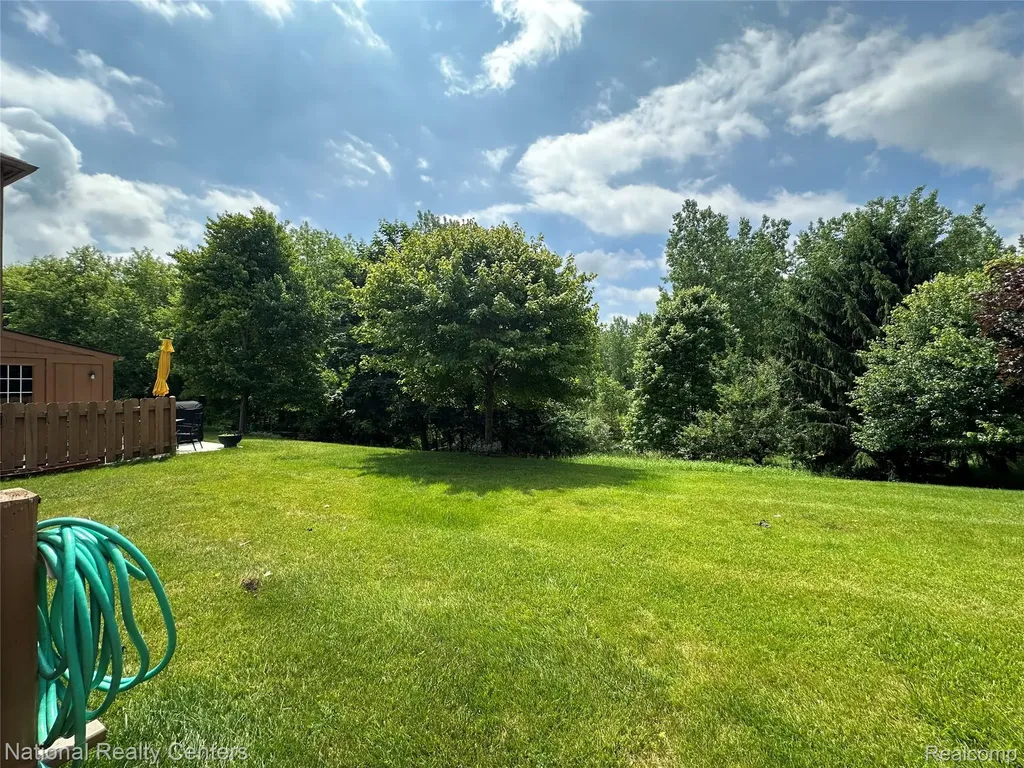 12104 Lexington Drive Green Oak Township MI 48178