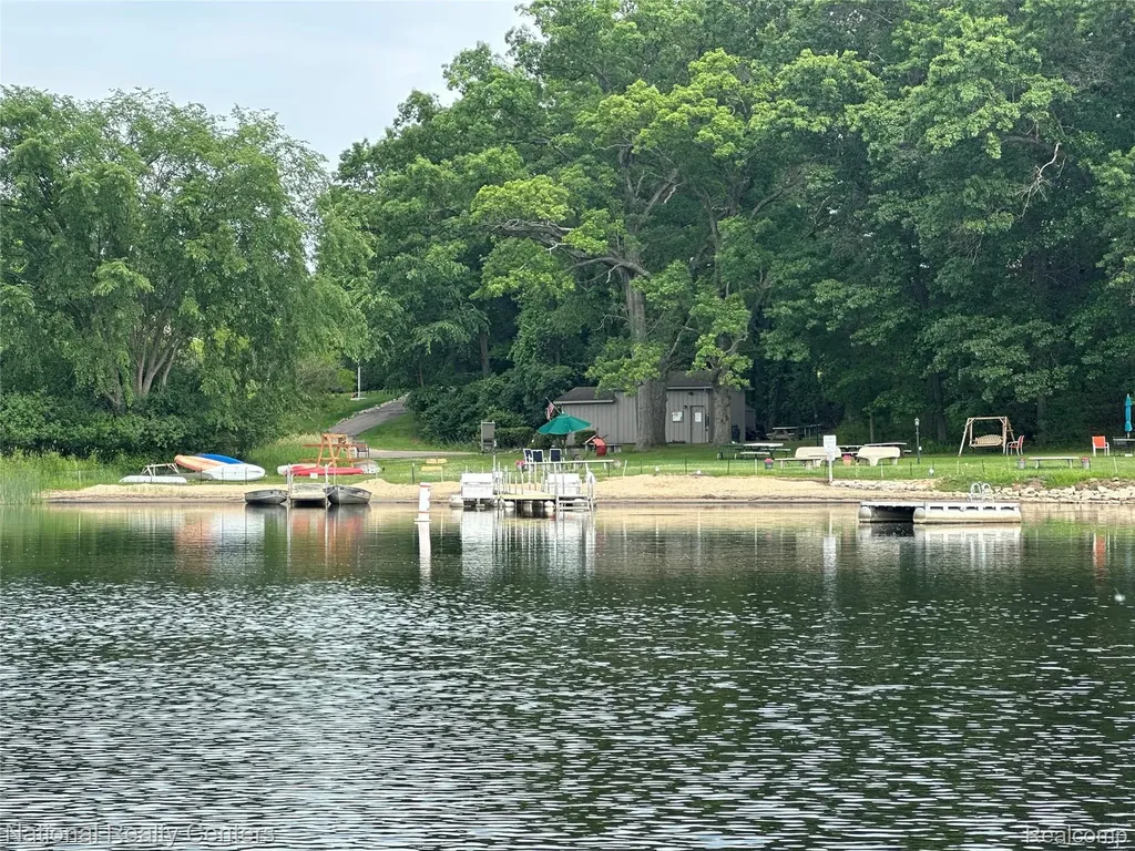 12104 Lexington Drive Green Oak Township MI 48178