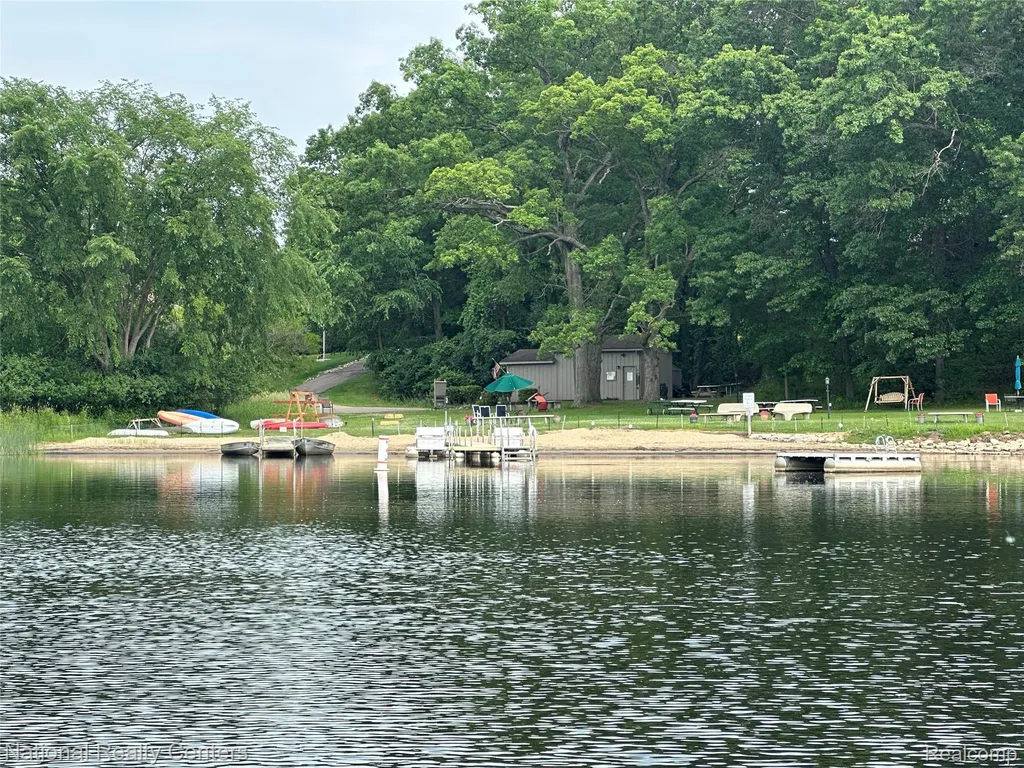 12104 Lexington Drive Green Oak Township MI 48178