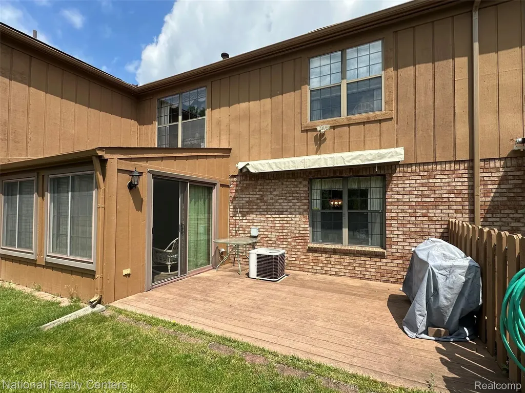 12104 Lexington Drive Green Oak Township MI 48178