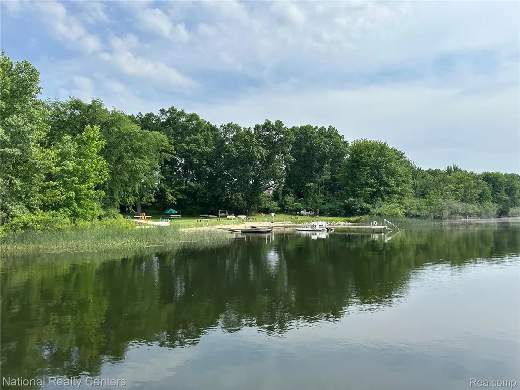 12104 Lexington Drive Green Oak Township MI 48178