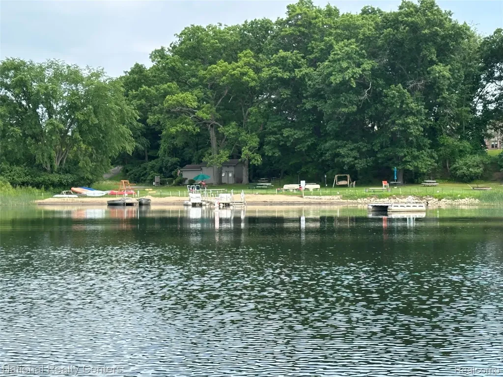 12104 Lexington Drive Green Oak Township MI 48178