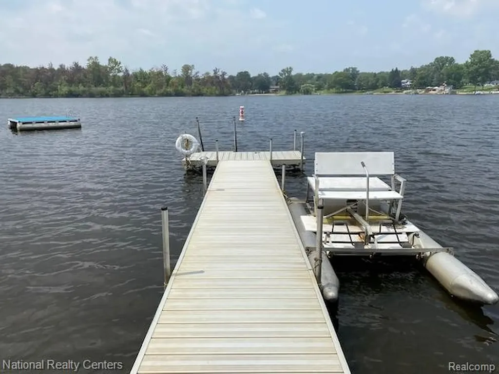 12104 Lexington Drive Green Oak Township MI 48178