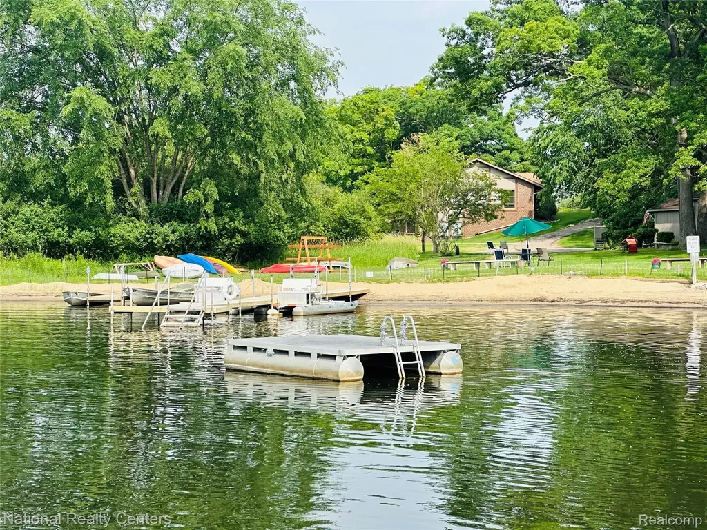 12104 Lexington Drive Green Oak Township MI 48178