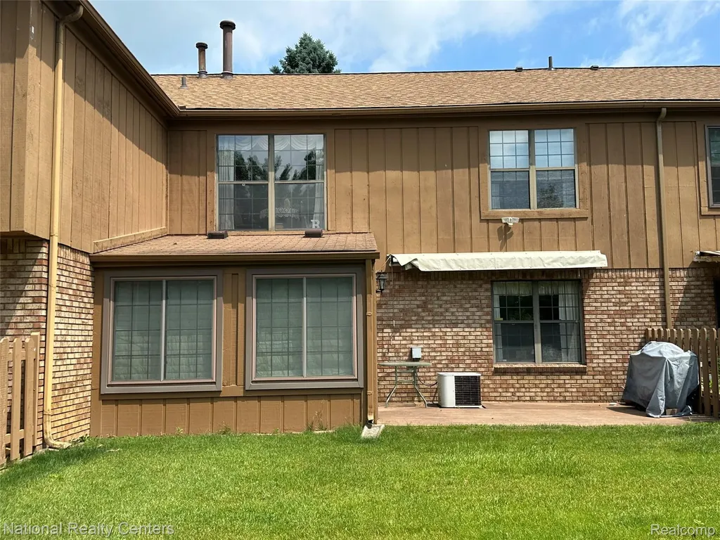 12104 Lexington Drive Green Oak Township MI 48178