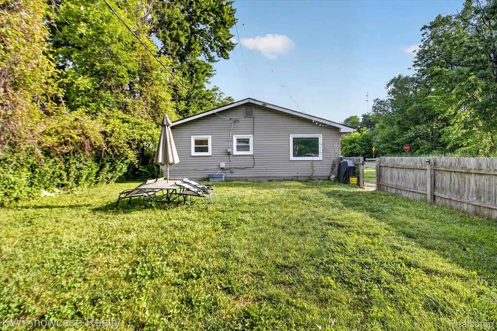 23637 Superior Road Taylor City MI 48180
