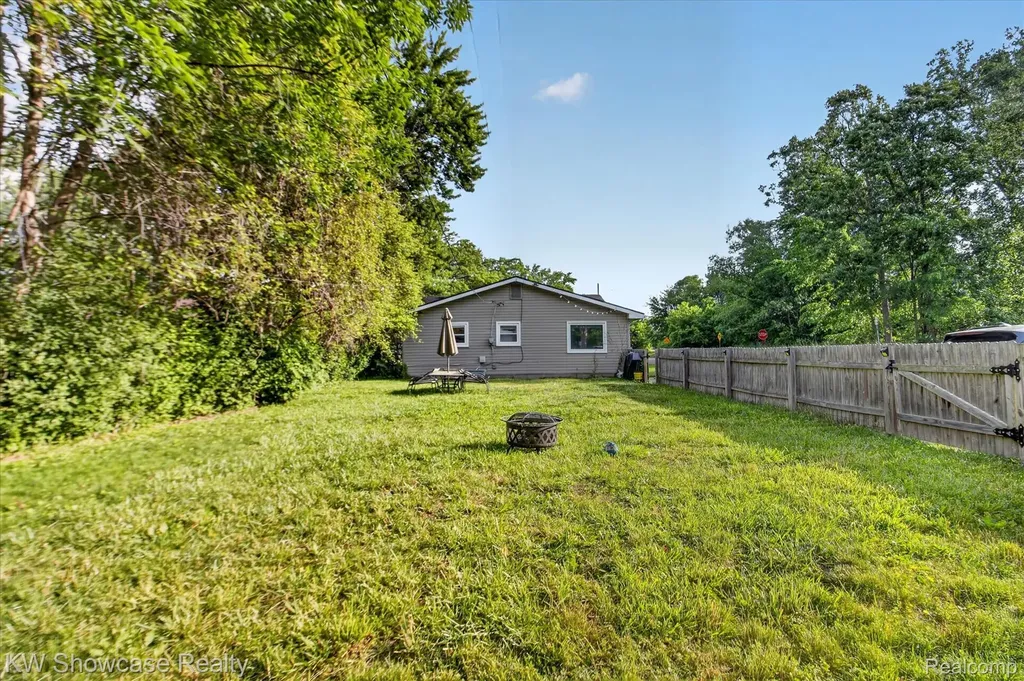 23637 Superior Road Taylor City MI 48180
