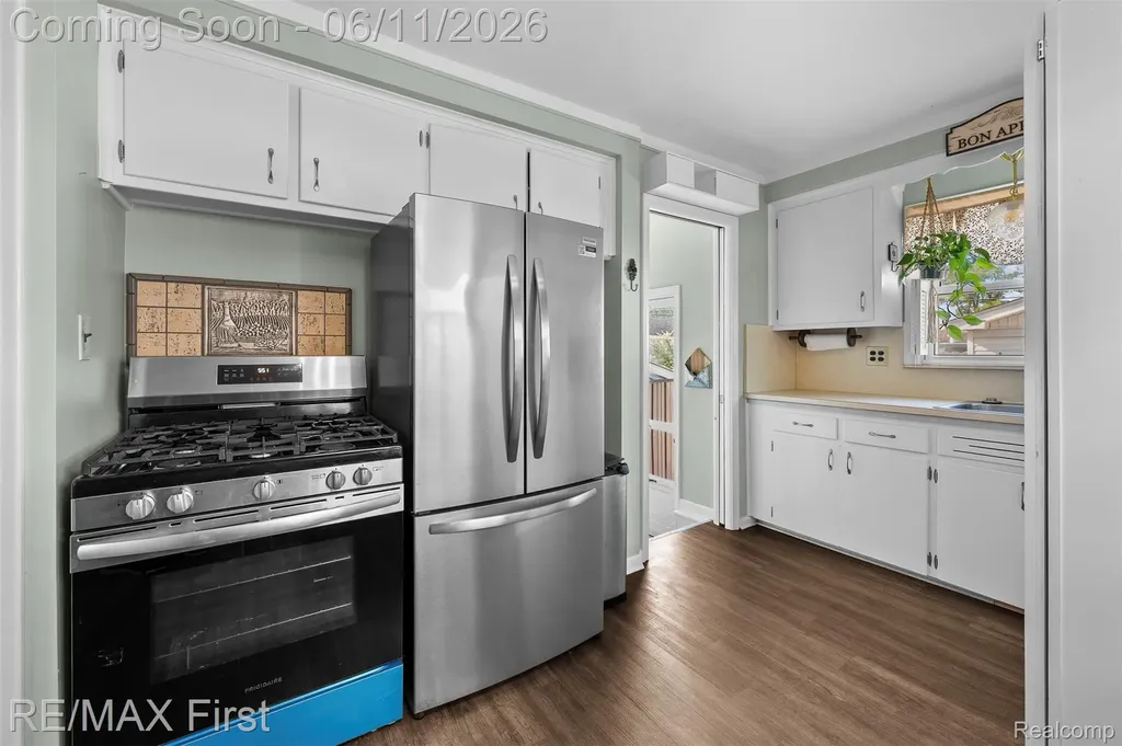 19712 Gaukler Street St. Clair Shores City MI 48080