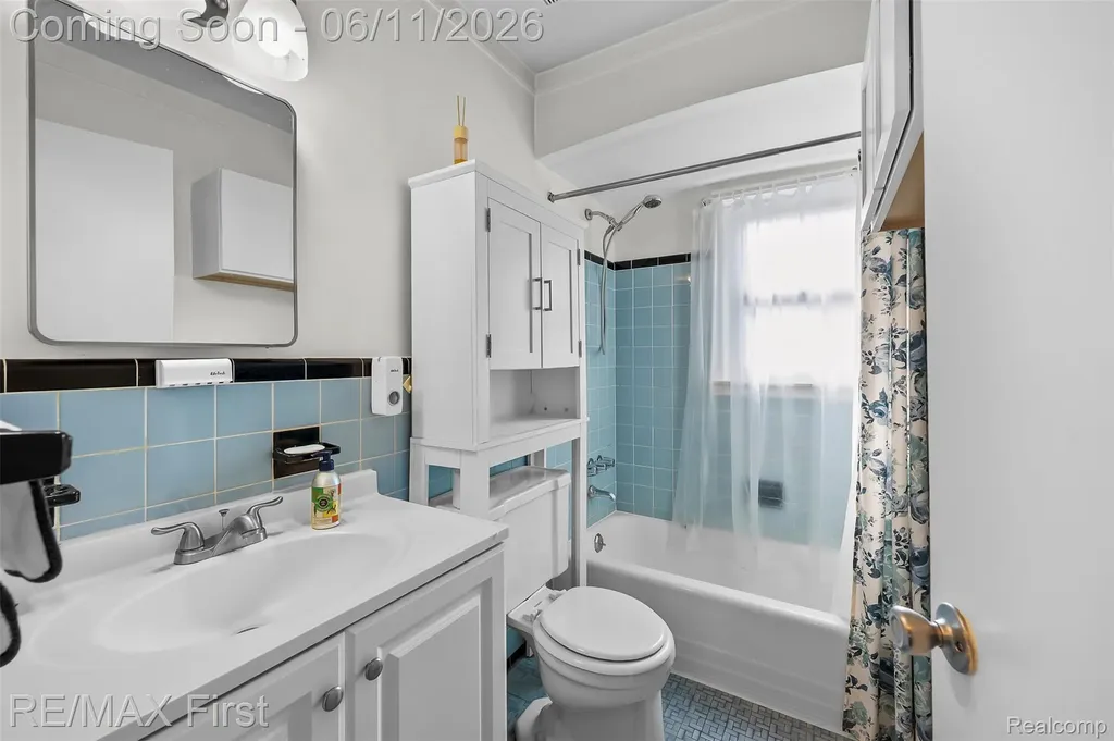19712 Gaukler Street St. Clair Shores City MI 48080