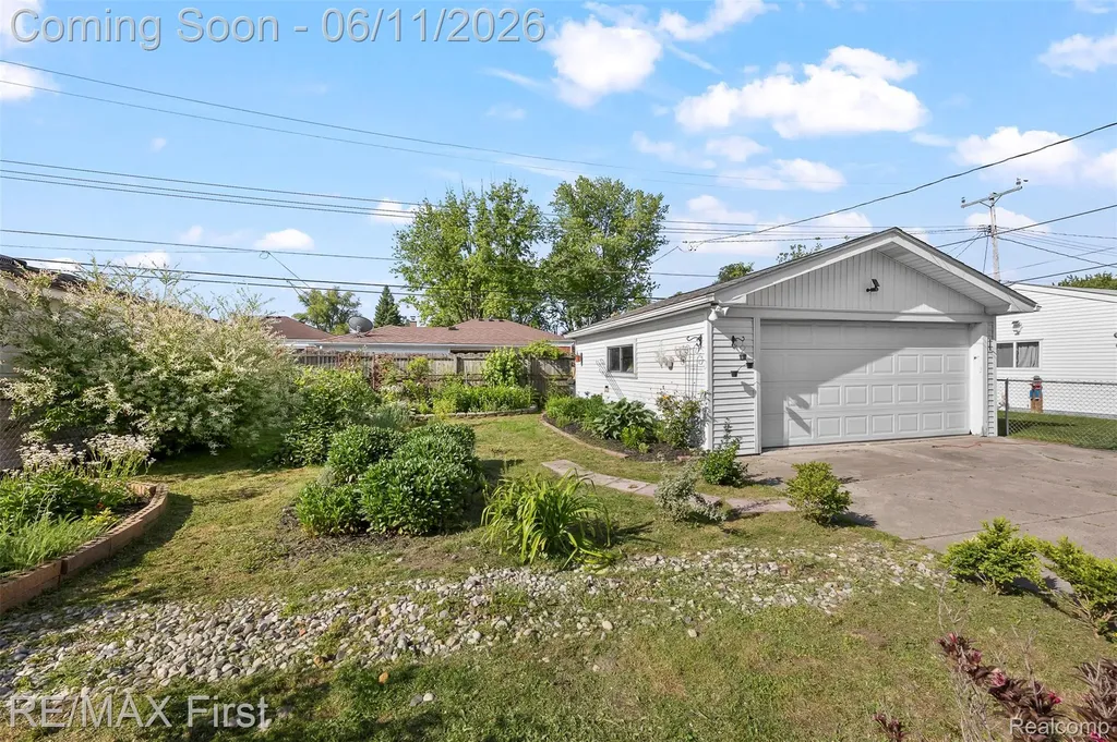 19712 Gaukler Street St. Clair Shores City MI 48080