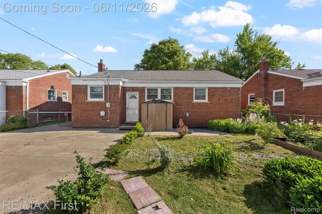 19712 Gaukler Street St. Clair Shores City MI 48080