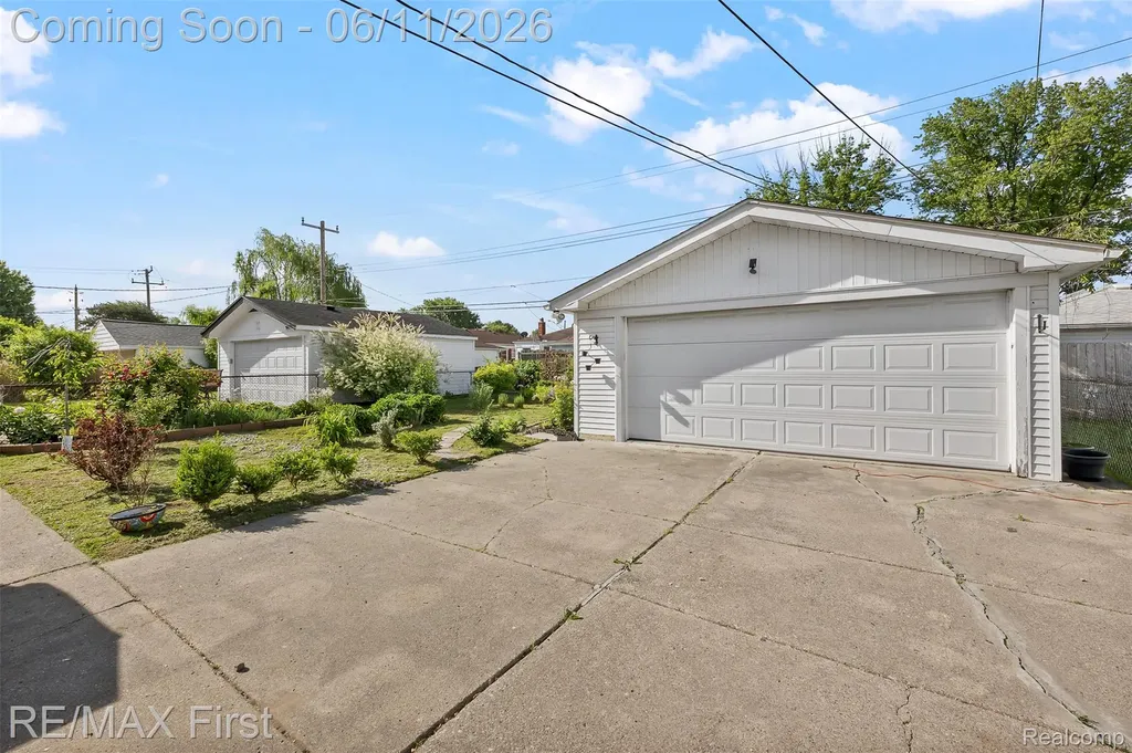 19712 Gaukler Street St. Clair Shores City MI 48080
