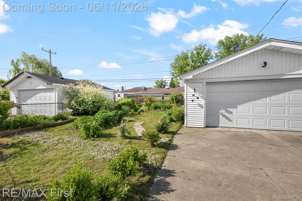 19712 Gaukler Street St. Clair Shores City MI 48080