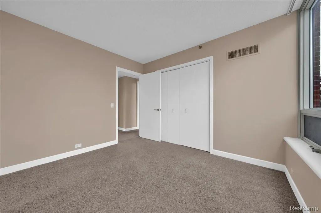 3320 Spinnaker Lane Detroit City MI 48207