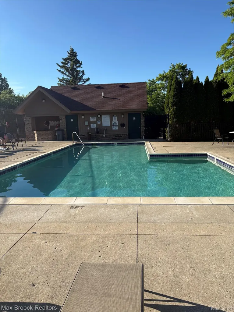 6606 Westbrooke Court West Bloomfield Charter Township MI 48322