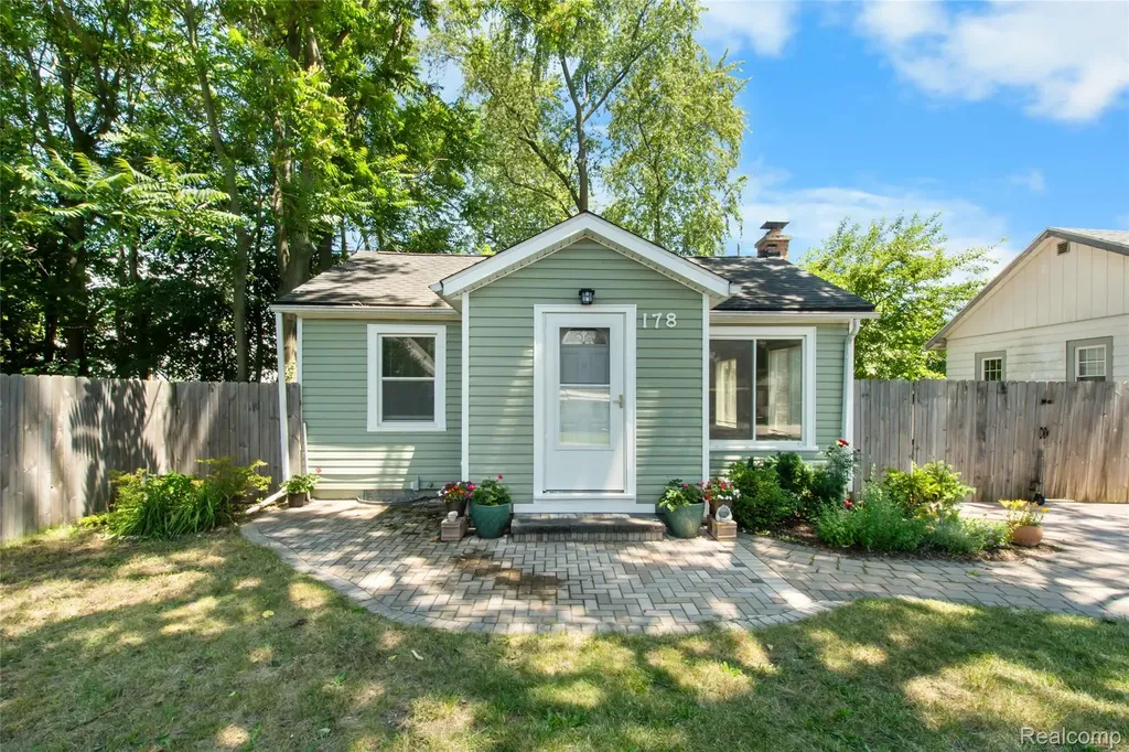 178 Lamay Avenue Ypsilanti Charter Township MI 48198