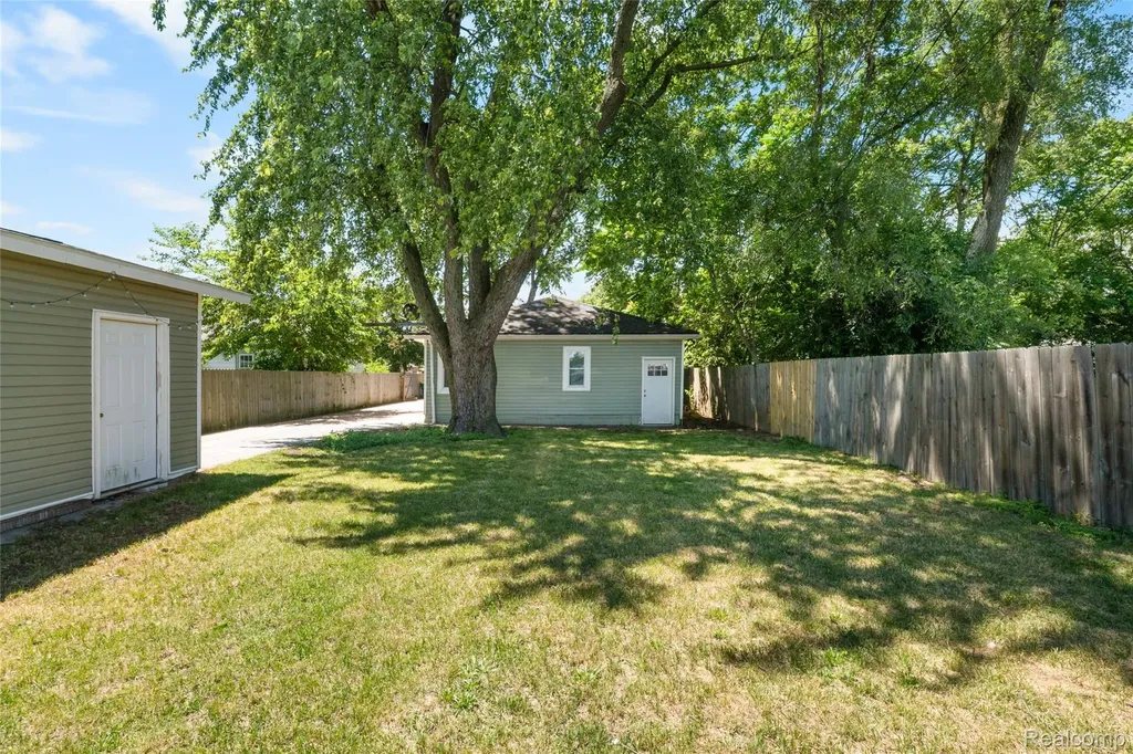 178 Lamay Avenue Ypsilanti Charter Township MI 48198